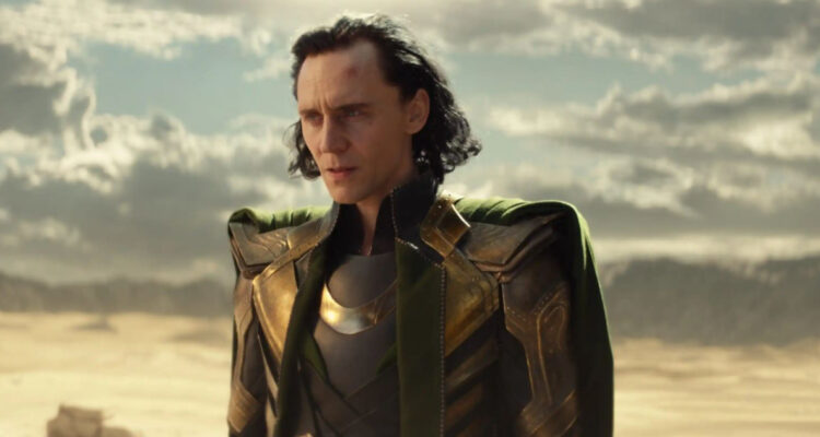 Tom Hiddleston interpretando a Loki. El dios del engaño acabó con el trailer de su segunda temporada filtrado.