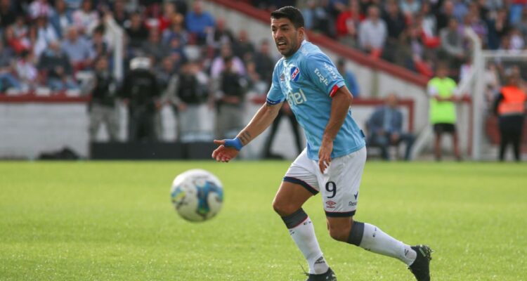 Luis Suárez jugando por Nacional.