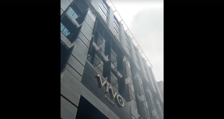 Captura de un video del humo en torno al Mall Vivo Imperio.