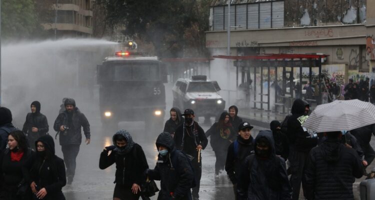 Manifestantes provocan cierre de estaciones de Metro por tercer día consecutivo
