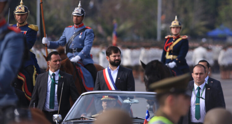 Mariana Aylwin critica pifias a Boric y recuerda desaire a su padre