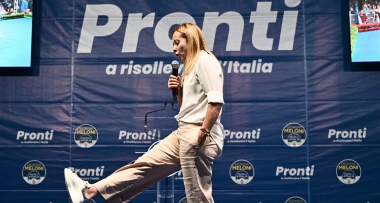 Meloni y la derecha ganan elecciones generales en Italia con más del 40% según primeros sondeos