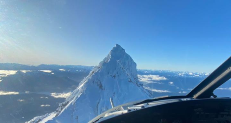 Ejército amplía terreno de búsqueda de militares desaparecidos en volcán Puntiagudo.