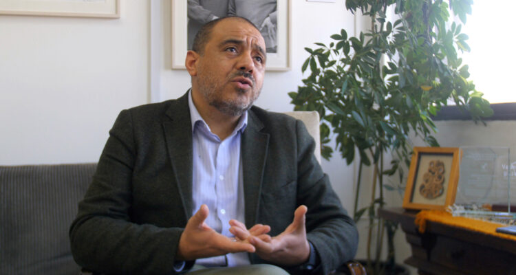 Ministro Ávila justifica manifestaciones estudiantiles y dice que grupos violentos son minoritarios