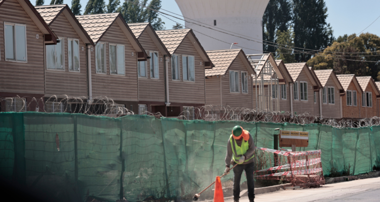 Ministro Montes anuncia que 5 mil viviendas para Los Ríos se construirán durante el Gobierno