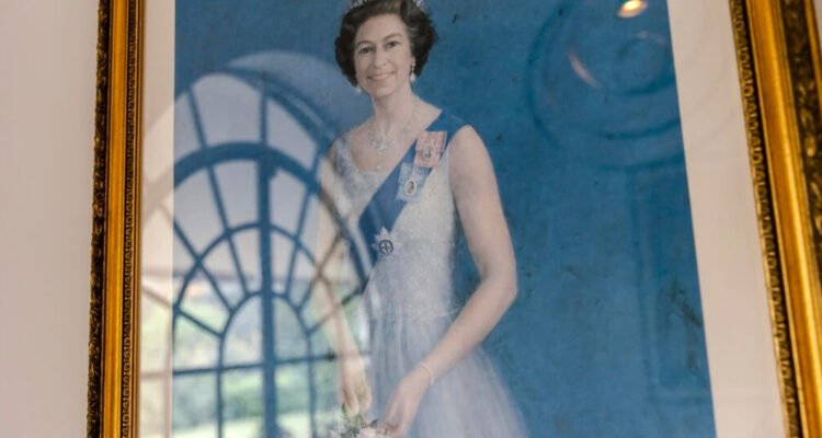 Muerte de Isabel II revive pasado colonial en África anglófona y su rol en la dominación británica