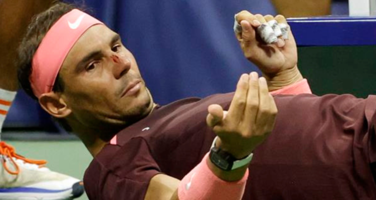 Rafael Nadal sufre un peculiar accidente en duelo por el US Open.