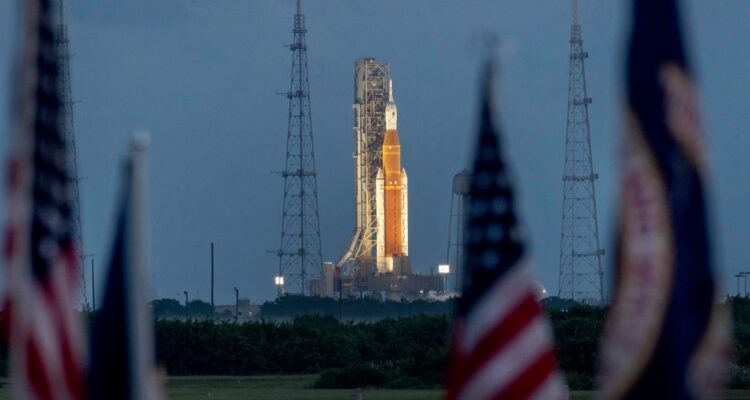 NASA suspende por segunda vez lanzamiento de la histórica misión lunar Artemis I