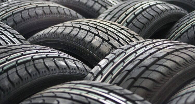 Falta de neumáticos comienza a paralizar la producción de autos en Argentina