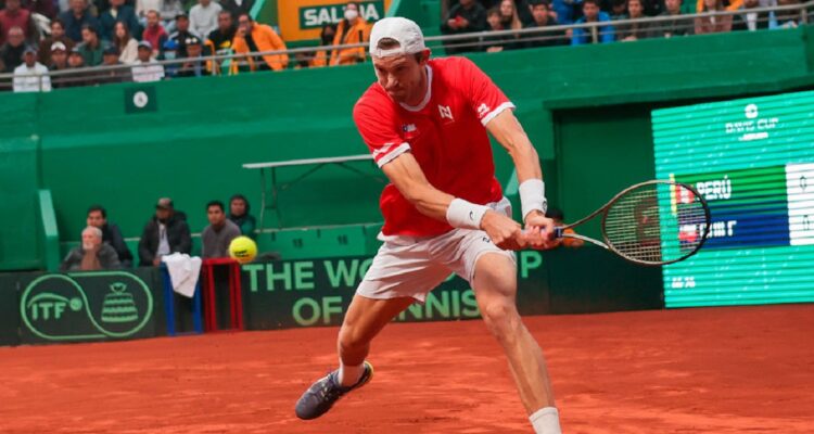 Nicolás Jarry enfrenta a Nicolás Álvarez en decisivo duelo de Copa Davis.