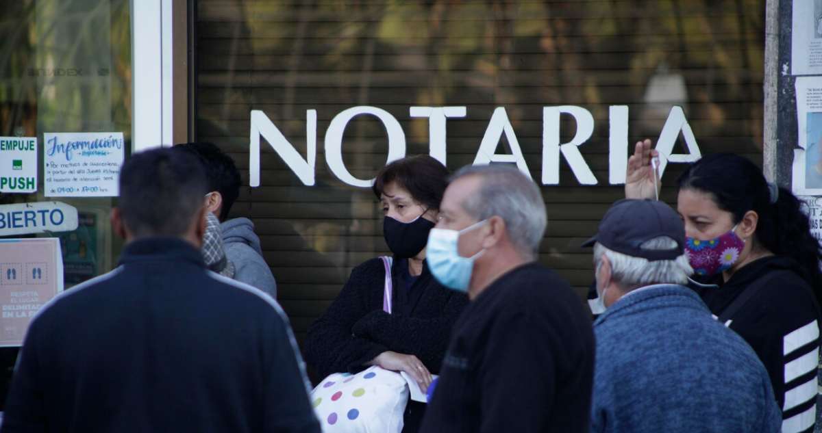 Notario de Concepción es nombrado conservador de hipotecas de Santiago: ganará $150 millones al mes