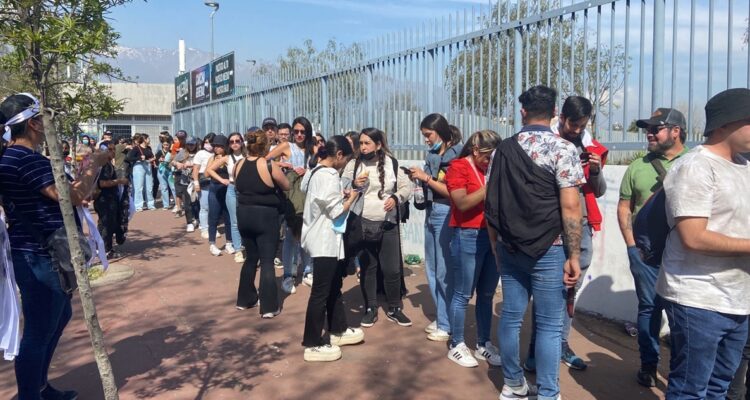 Ordenado ingreso de fanáticos al Estadio Nacional ante nuevas medidas por show de Daddy Yankee