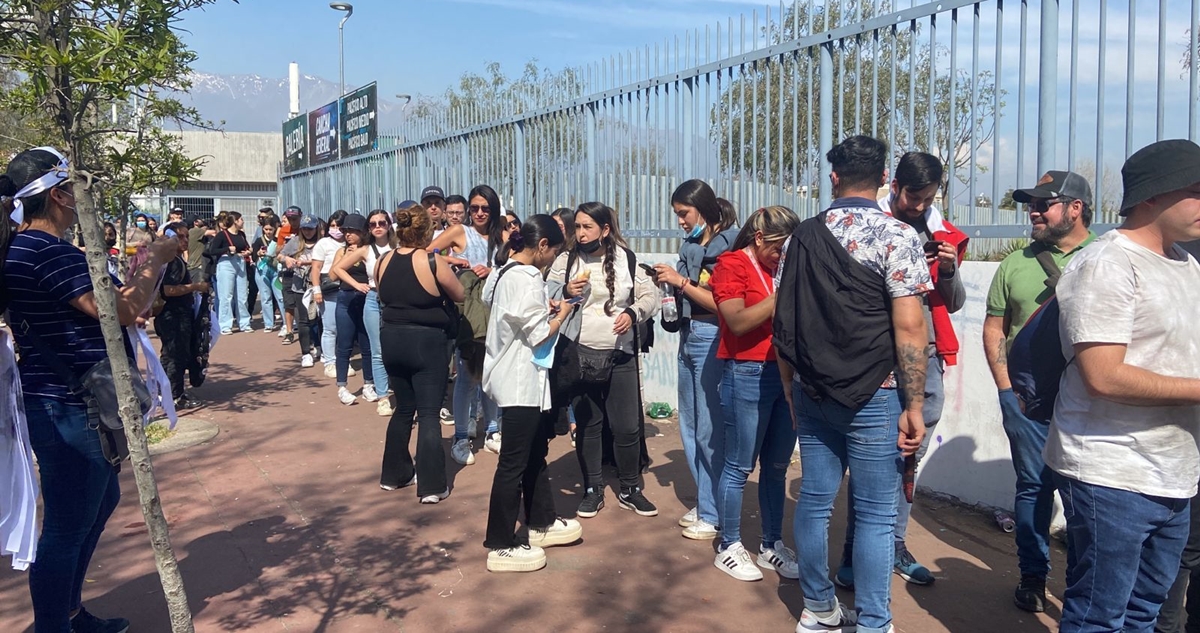 Ordenado ingreso de fanáticos al Estadio Nacional ante nuevas medidas por show de Daddy Yankee