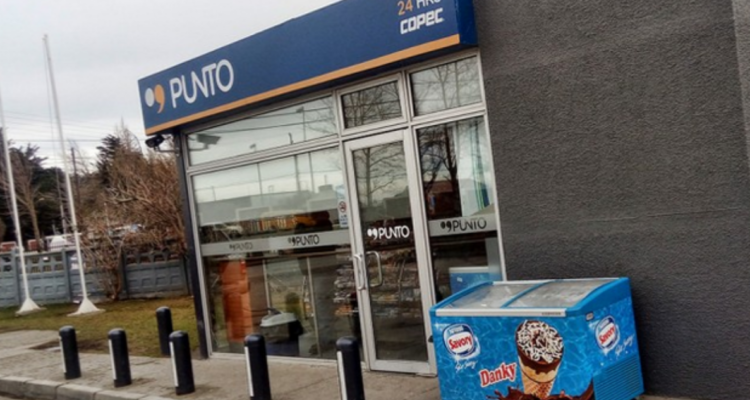 Delincuente asaltó servicentro en Punta Arenas con un perfume