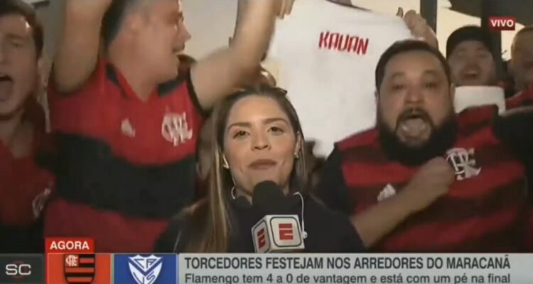 Periodista brasileña fue acosada en vivo por hincha de Flamengo.