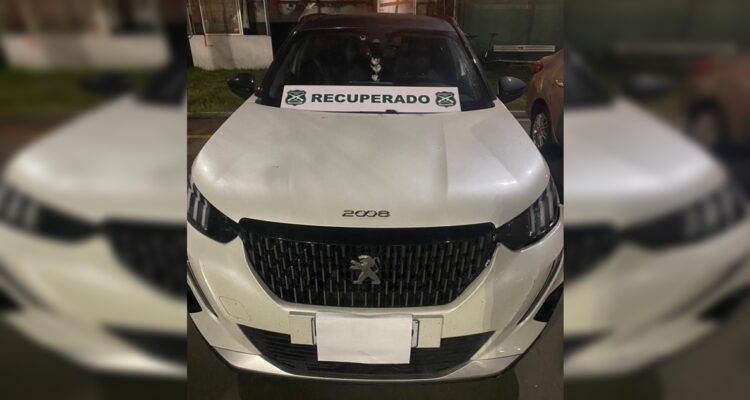 Tres detenidos deja persecución por auto robado que comenzó en Ñuñoa y llegó a San Bernardo