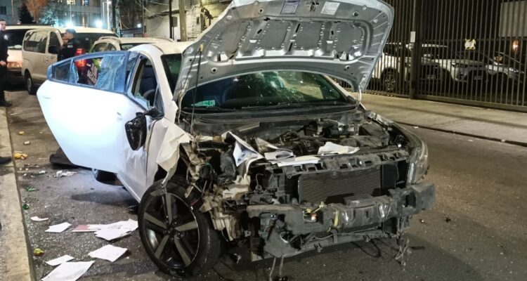 Persecución ciudadana termina con detenido en Estación Central: simulaba ser detective para robar