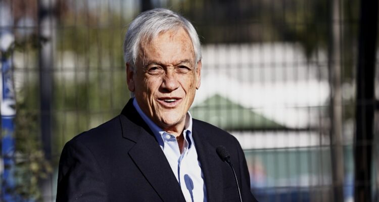 Piñera vota junto a su familia y dice que “tenemos un compromiso por una nueva y buena Constitución”