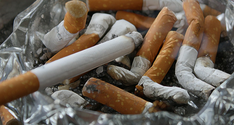 Por qué las personas tienden a engordar tras dejar de fumar