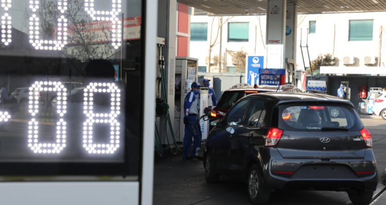 Precio de las gasolinas disminuyen por primera vez en 37 semanas caen entre 0,5 y 1,3 pesos