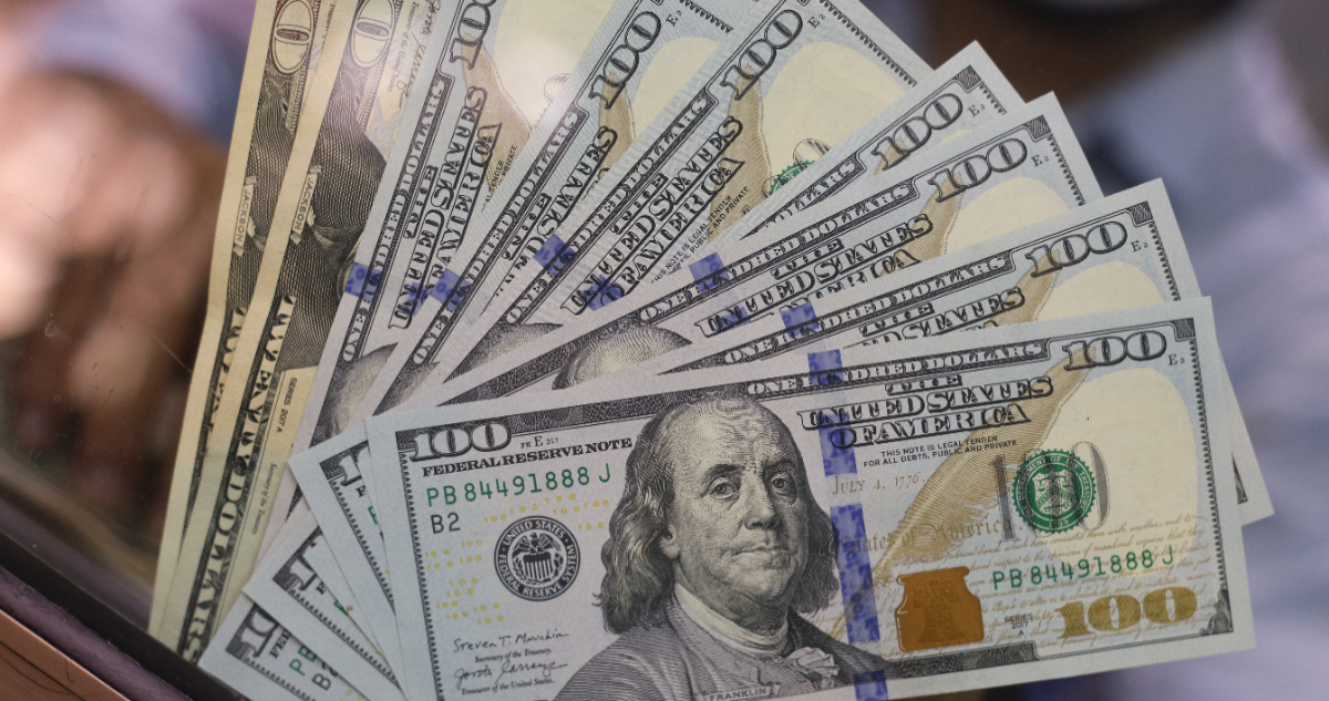 Precio del dólar cierra este lunes en los $881 tras cierre del plebiscito y triunfo del Rechazo