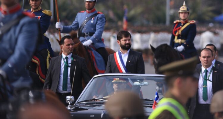 Gabriel Boric encabezando la Parada Militar 2022.