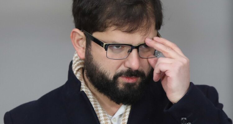 Boric y los problemas de su manejo en la pandemia