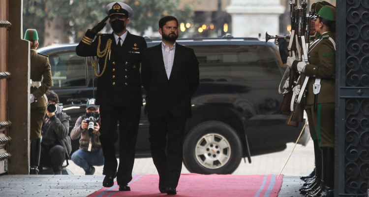 Presidente de la República, Gabriel Boric, ingresando a La Moneda.