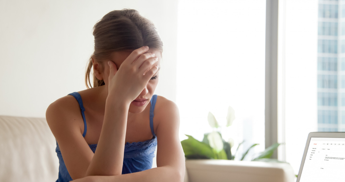 Mujer deprimida. Primavera gris”: los efectos que puede tener el cambio de estación en la salud mental