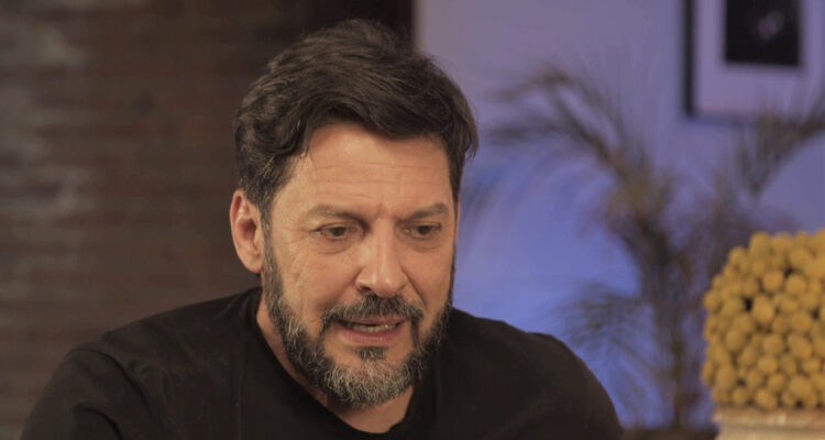 El periodista Rafael Cavada recordando su experiencia en la guerra de Irak en De tú a tú.