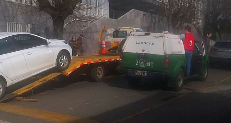 Realizan reconstitución de escena por balacera afuera de colegios en Valdivia: hay un detenido.