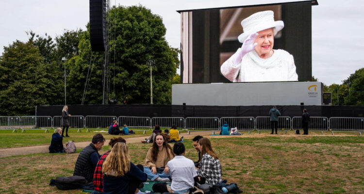 Reina Isabel dejó carta que podrá ser abierta en 2085