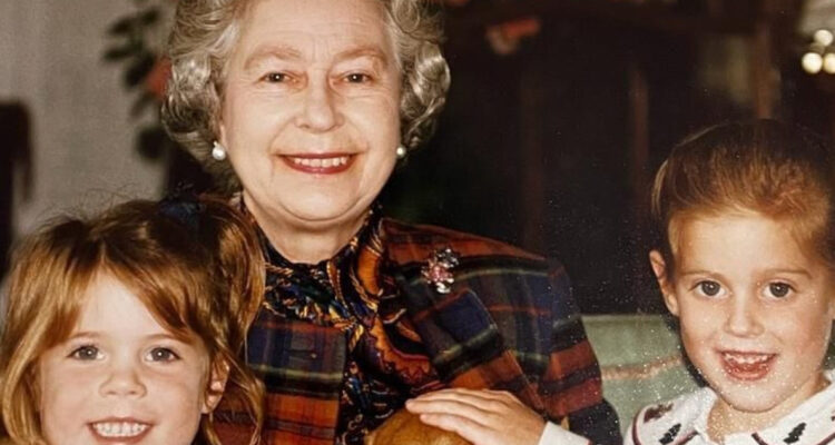 La reina Isabel II con las princesas Eugenia y Beatriz de York,