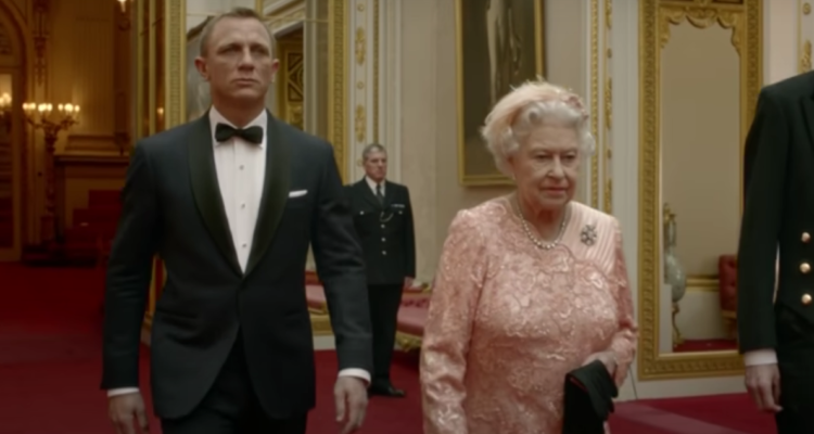 El día en que la Reina Isabel y James Bond se lanzaron desde helicóptero por los Juegos Olímpicos.