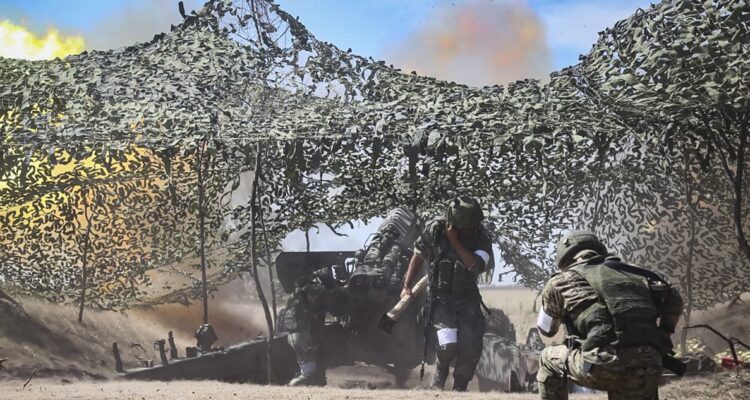 Gobierno ruso enfrenta oleada de críticas internas por retirada rusa en el norte de Ucrania