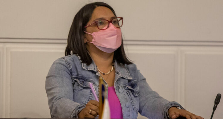 Ruth Hurtado respaldó los dichos de diputado Urruticoechea sobre el aborto