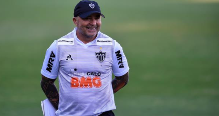 Jorge Sampaoli busca un nuevo desafío para continuar su carrera como DT.