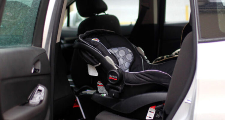 Sernac fiscalizará locales que vendan sillas y sistemas de retención infantiles para vehículos