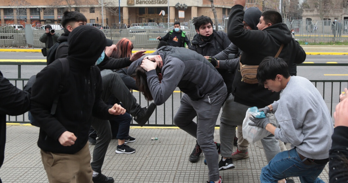 Identifican a 4 detenidos acusados de agresión a hermano de Presidente Boric