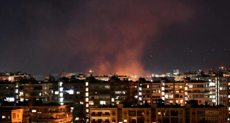 Imágenes de un ataque israelí sobre Damasco en julio de 2020.