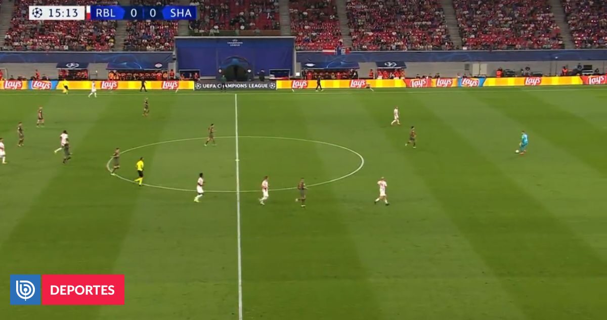 Peter Gulacsi ist beim Sturz von RB Leipzig ein unerklärlicher Fehler unterlaufen