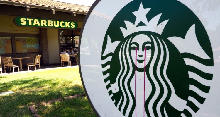 Starbucks nombra a un ex PepsiCo como su nuevo CEO