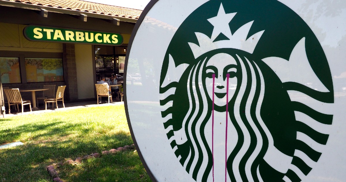 Starbucks nombra a un ex PepsiCo como su nuevo CEO