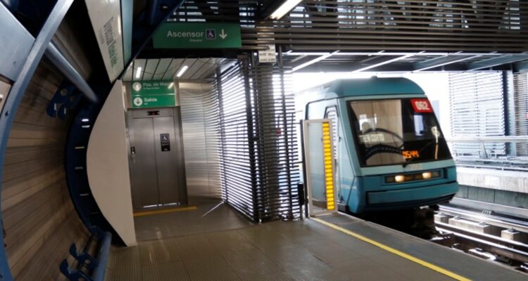 Metro suspende servicio en 8 estaciones de la Línea 5 por emergencia