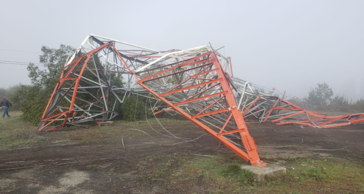 Responsables de ataque a torres de electricidad en Hualqui utilizaron 4 detonadores de dinamita.