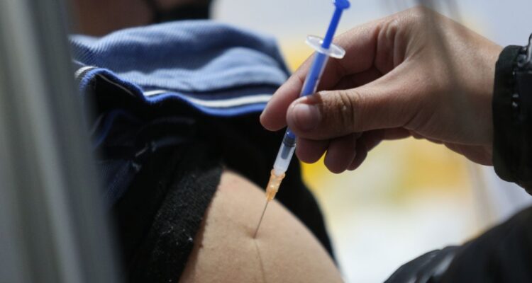 Anuncian vacuna bivalente anual contra el covid-19