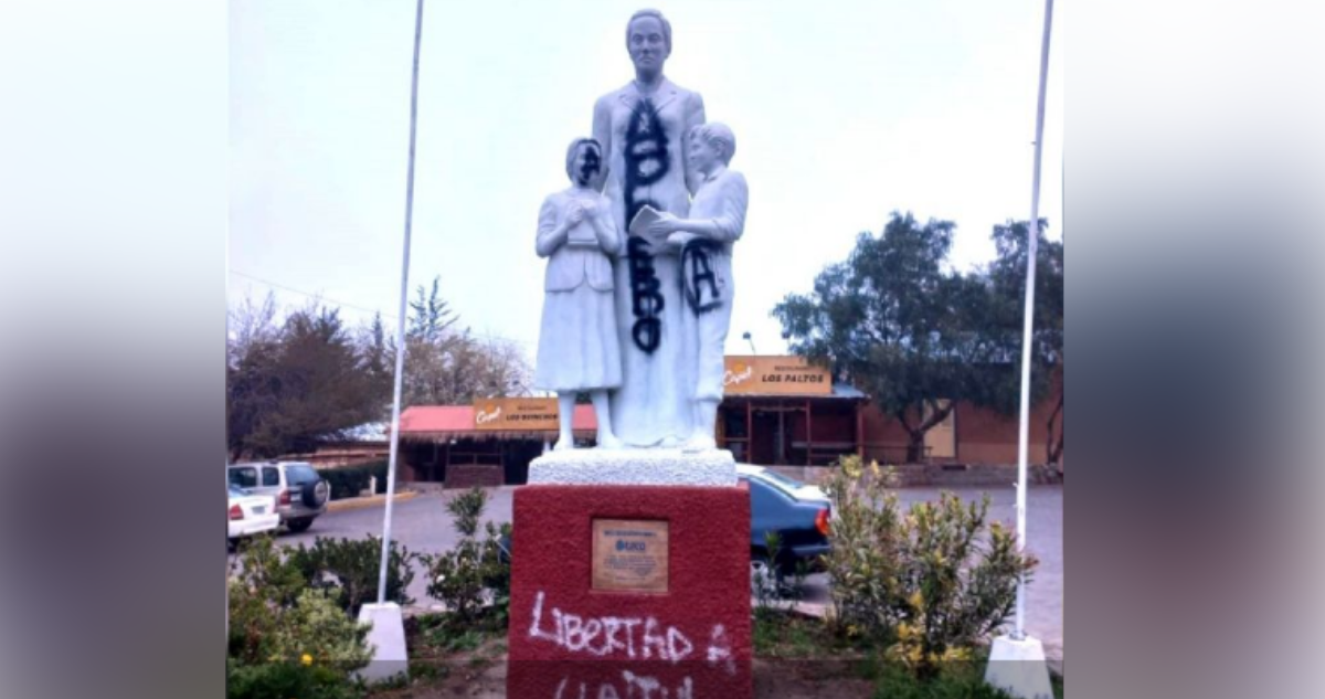 vandalizan estatua de gabriela mistral