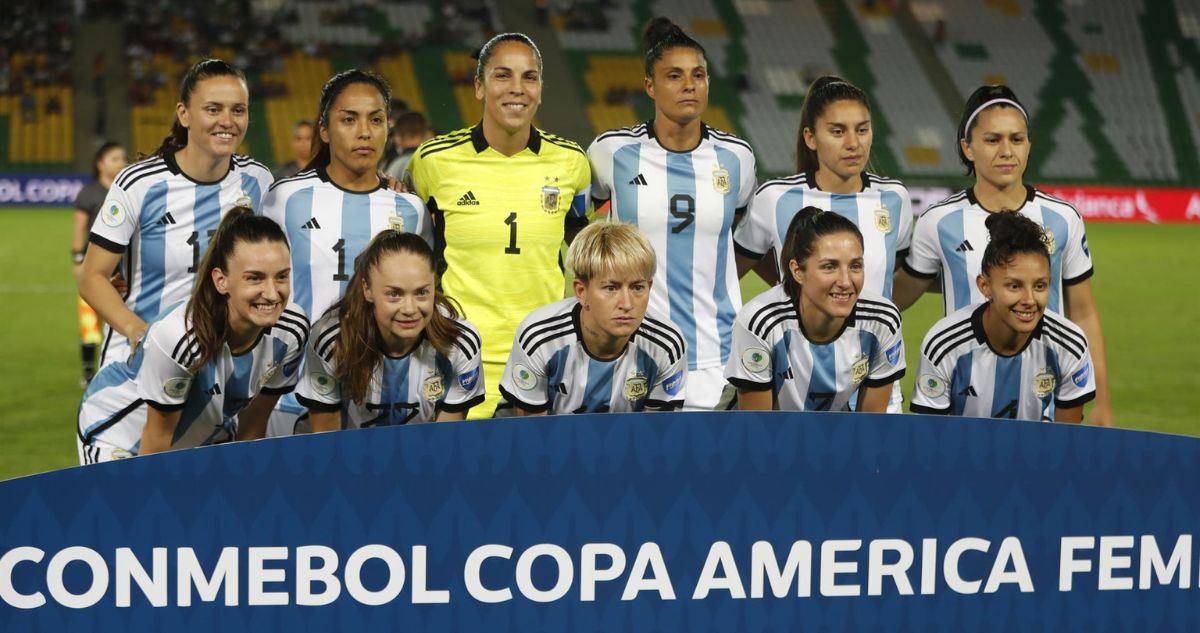 Vanina Correa (portera, de amarillo) será refuerzo de La U femenina.