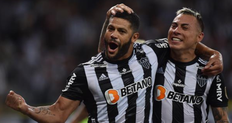 Eduardo Vargas vuelve a sonreír en Brasil.