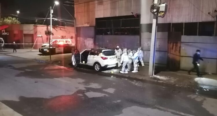 PDI indaga en San Joaquín un nuevo hallazgo de un cuerpo al interior de un vehículo incendiado